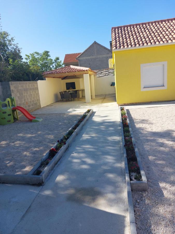 Ferienhaus Karlo Pridraga Exterior photo